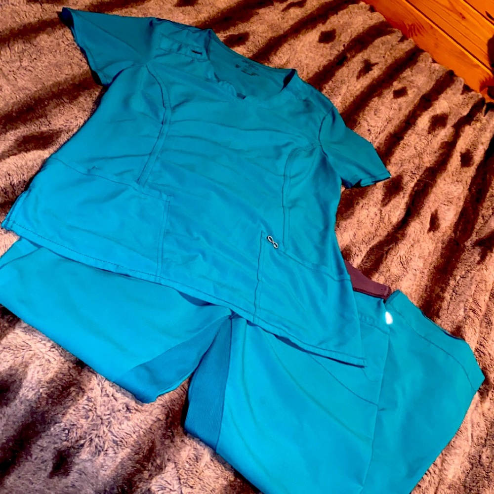 Cherokee Infinity Scrub Set
